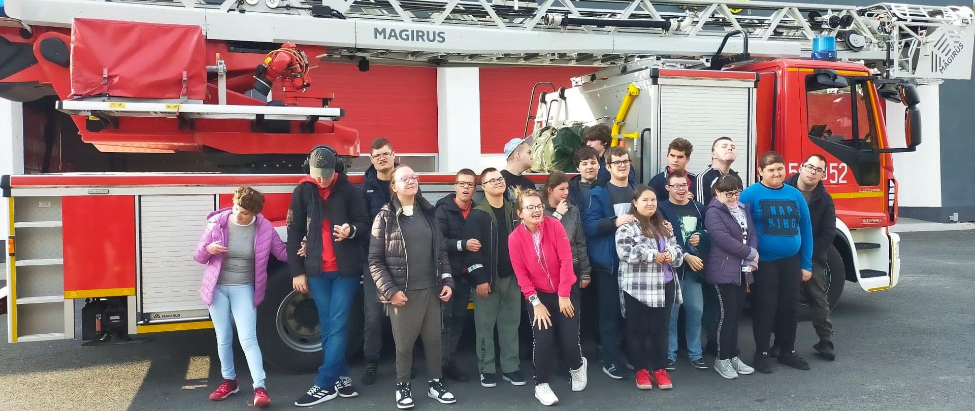 NIE TYLKO SZKOŁA UCZY!