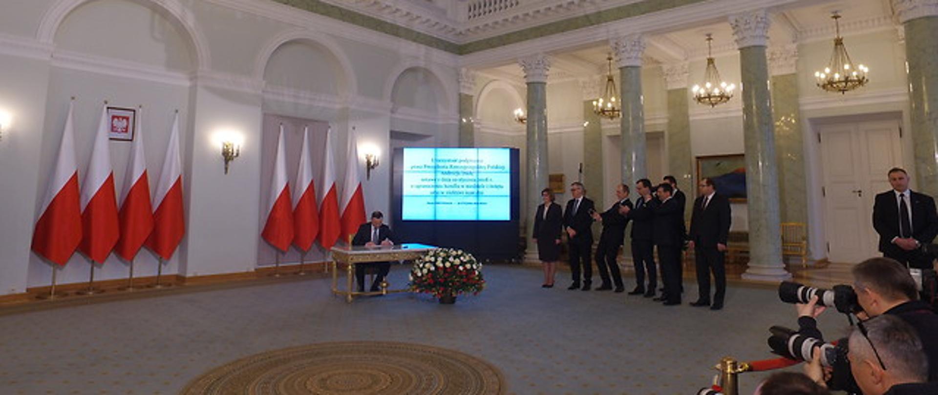 Prezydent Andrzej Duda podpisał ustawę ograniczająca handel w niedziele