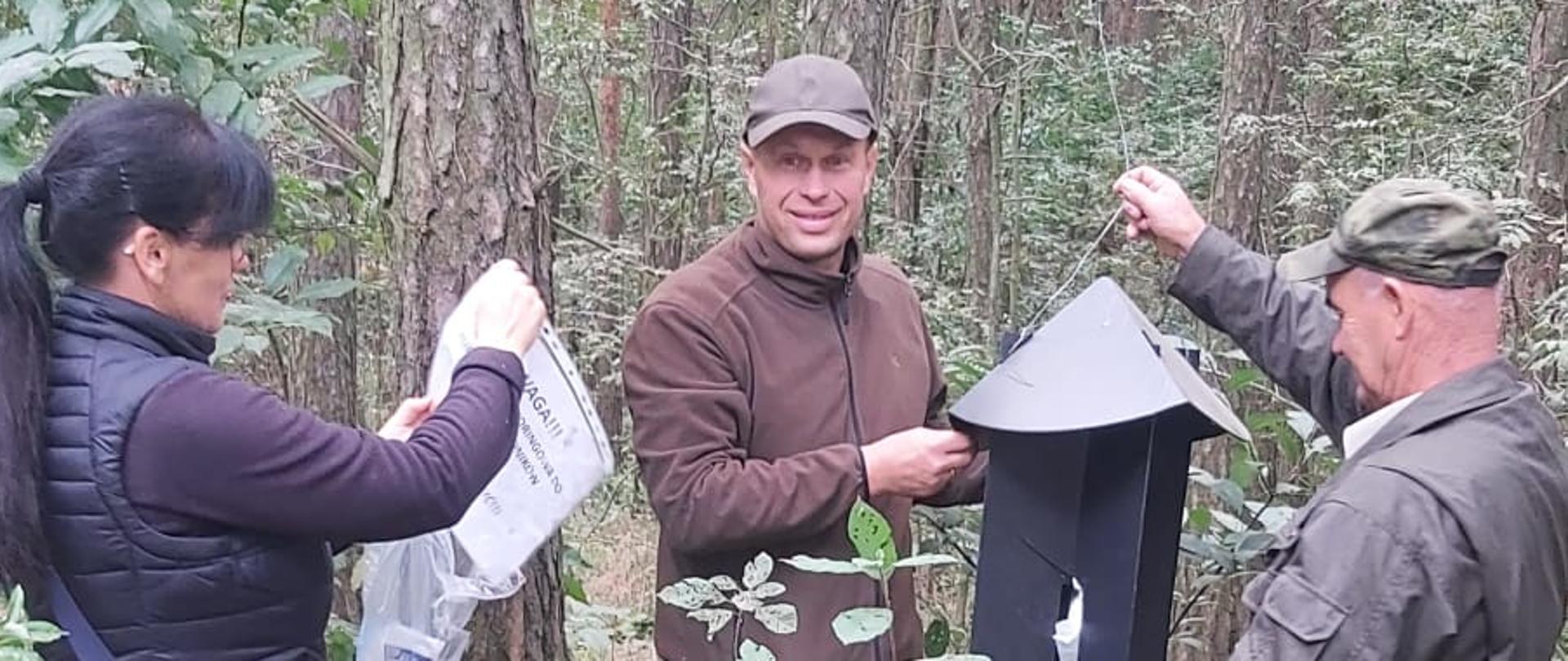 Zdjęcie pułapki z drzewa