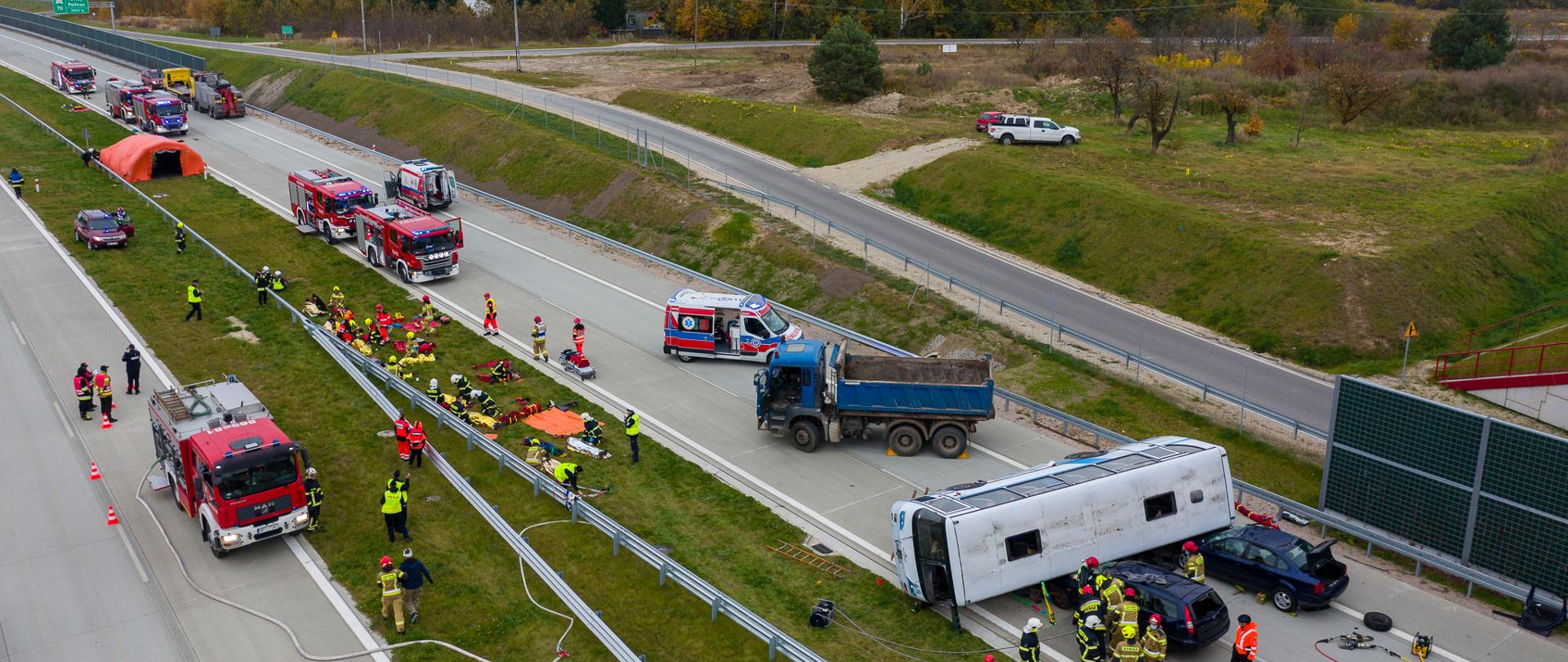Na zdjęciu ćwiczenia służb w podczas pozorowanego wypadku drogowego na S7