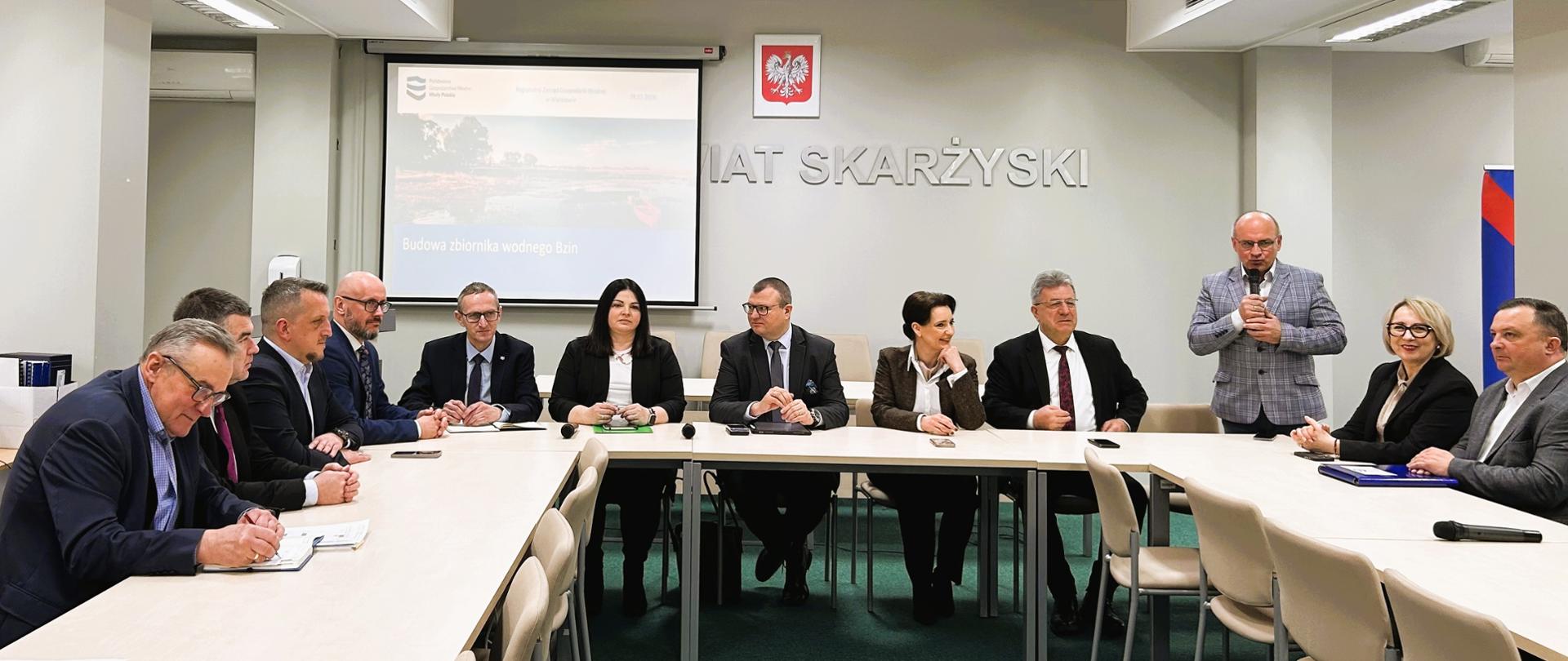 Spotkanie eksperckie poświęcone budowie zbiornika wodnego Bzin w Skarżysku Kamiennej zorganizowane z inicjatywy Marzeny Okła-Drewnowicz, sekretarz stanu w Kancelarii Prezesa Rady Ministrów