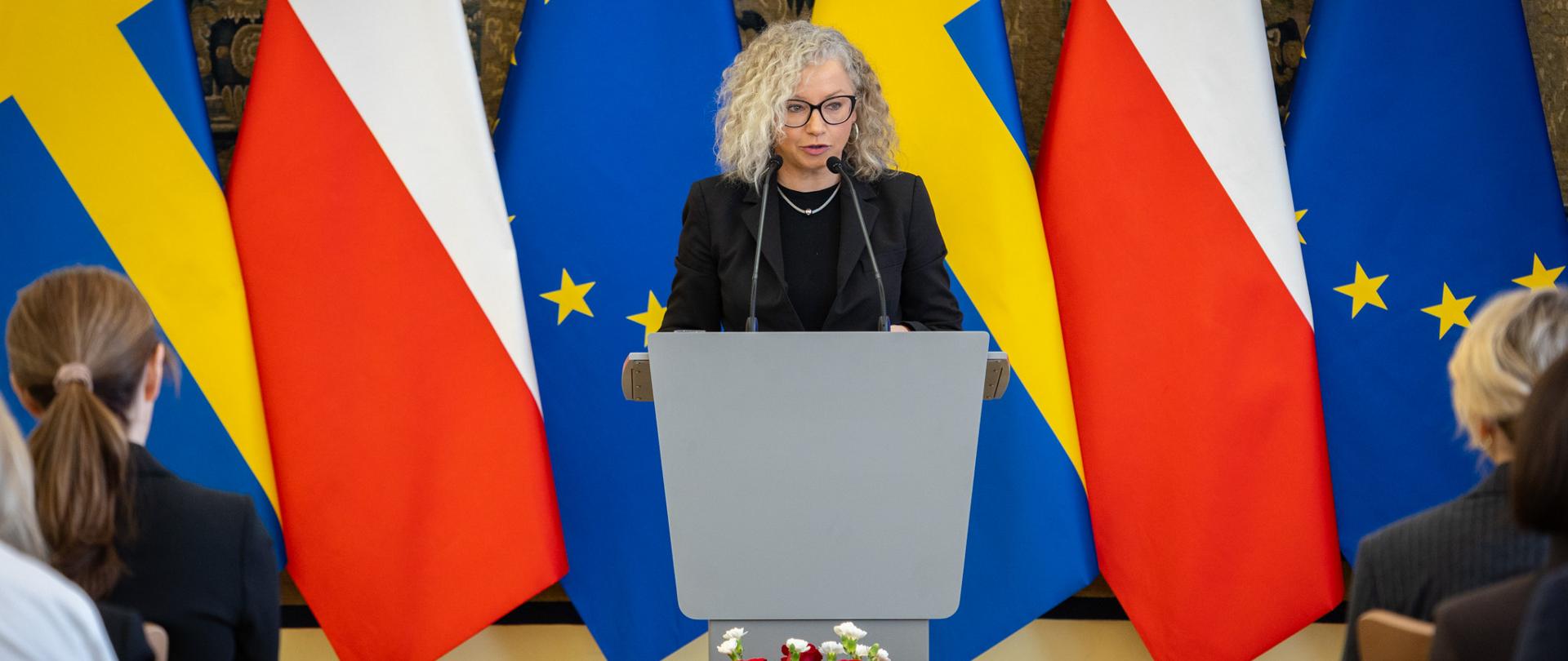 Pełnomocniczka Rządu do Spraw Równości Katarzyna Kotula przemawiająca podczas Seminarium w Sejmie