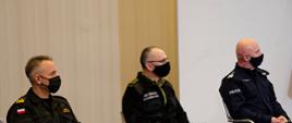 Na zdjęciu funkcjonariusze służb mundurowych podczas konferencji