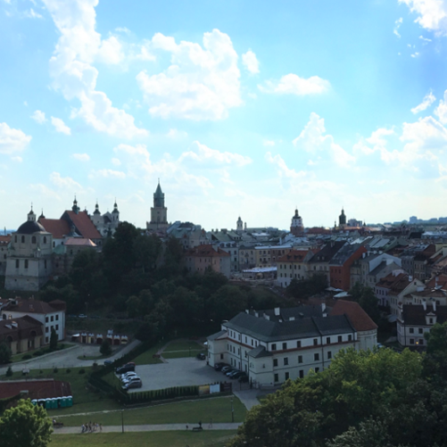 Lublin, widok panoramy starego miasta w słoneczny letni dzień