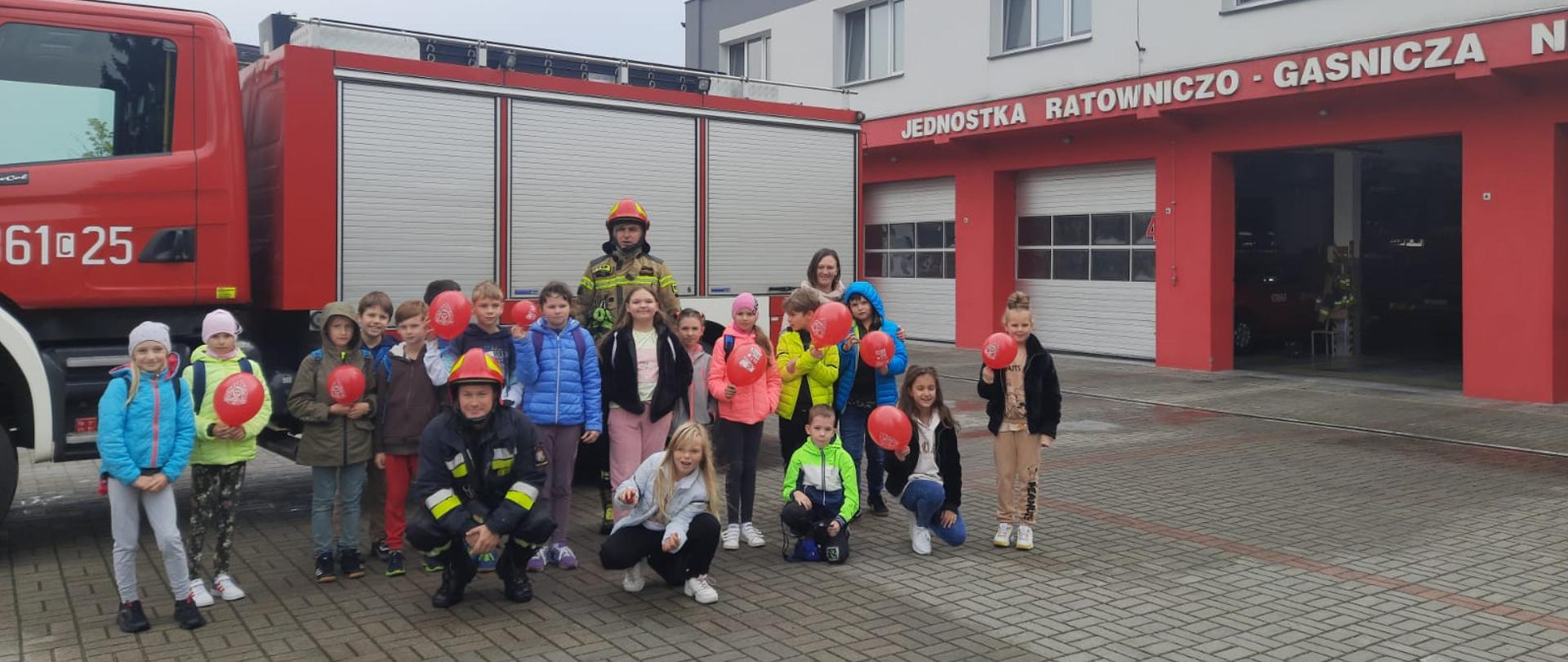 Wizyta dzieci ze Szkoły Podstawowej nr 22 w JRG 1