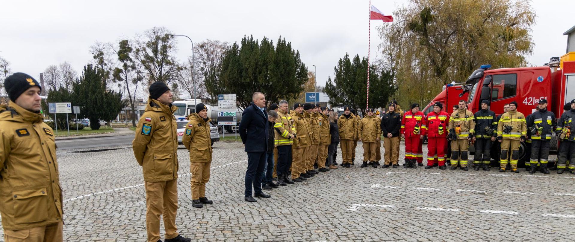Podsumowanie wojewódzkich ćwiczeń przez kierownictwo KW PSP w Opolu oraz przedstawiciela zakładów Grupy Azoty ZAK S.A.