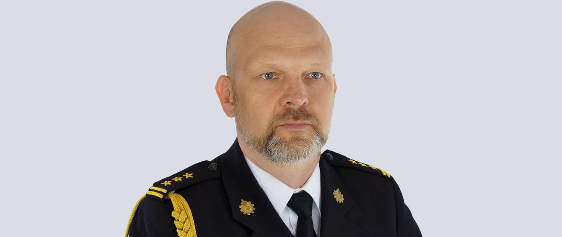 Zastępca Komendanta Powiatowego PSP w Makowie Mazowieckim w mundurze wyjściowym
