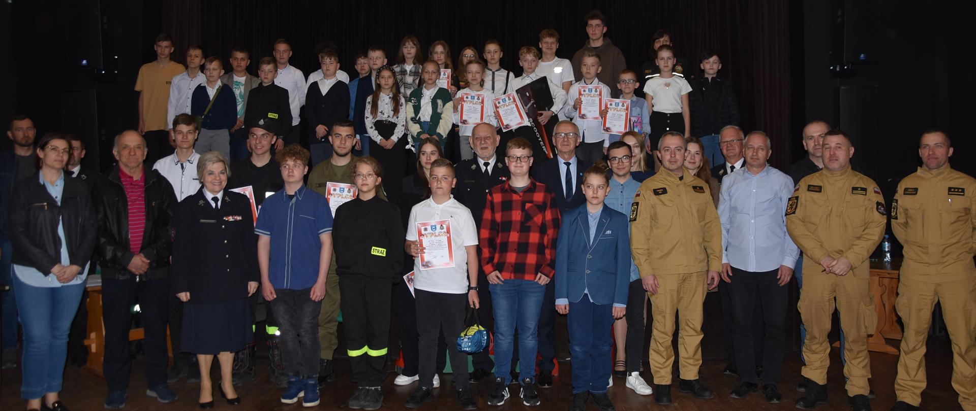 Grupowe zdjęcie uczestników eliminacji powiatowych OTWP