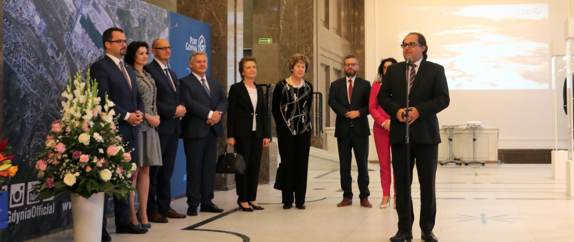 Minister Marek Gróbarczyk otwiera wystawę „Port Gdynia – Sztandarowa Inwestycja Polski Niepodległej”