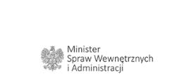 Orzeł w koronie i napis Minister Spraw Wewnętrznych i Administracji
poniżej tekst.
Mariusz Kamiński
Funkcjonariuszki i Funkcjonariusze Państwowej Straży Pożarnej, Druhny i Druhowie Ochotniczych Straży Pożarnych,
Pracownicy Cywilni PSP,
4 maja każdego roku obchodzimy Międzynarodowy Dzień Strażaka. Patronem tego wydarzenia jest święty Florian, który oddał życie ratując innych. Jesteście godnymi kontynuatorami jego misji
– zawsze gotowi do działania, do najwyższego poświęcenia. Serdecznie Wam za to dziękuję.
O Waszym wyjątkowym zaangażowaniu w niesienie pomocy innym słyszymy każdego dnia. Jest ono widoczne szczególnie teraz, kiedy za naszą wschodnią granicą trwa wojna. W tym trudnym czasie dla Ukrainy Krajowe Centrum Koordynacji Ratownictwa KG PSP stało się koordynatorem dla straży pożarnych z całego świata, które przekazują sprzęt pożarniczy ukraińskim strażakom. Od czasu wybuchu wojny za naszą wschodnią granicą koordynujecie również pomoc udzielaną uchodźcom z Ukrainy na dworcach kolejowych i autobusowych we wszystkich miastach wojewódzkich w Polsce. Bez wytężonej pracy strażaków nie byłoby możliwe także sprawne funkcjonowanie punktów recepcyjnych. Te wszystkie działania to nie tylko Wasza codzienna praca, ale i wspaniałe świadectwo solidarności z obywatelami Ukrainy.
Międzynarodowy Dzień Strażaka to okazja nie tylko do podziękowań, ale także podkreślenia roli Waszej służby w funkcjonowaniu państwa. Zapewniam, że zarówno Państwowa Straż Pożarna, jak i Ochotnicze Straże Pożarne zawsze mogą liczyć na wsparcie ze strony MSWiA. Warto przypomnieć o zmianach, które wprowadziliśmy w ramach Ustawy o Ochotniczych Strażach Pożarnych, o co od dawna zabiegało środowisko OSP. Najważniejszą z nich jest coroczne waloryzowanie świadczenia ratowniczego będącego dodatkiem do emerytury. Wydanych zostało już ponad 30 tys. decyzji o przyznaniu tego dodatku emerytowanym strażakom OSP. Ponadto Państwowa Straż Pożarna została ujęta w nowym programie modernizacji służb mundurowych na lata 2022-2025. To przykłady działań, dzięki którym możemy dodatkowo wesprzeć Waszą codzienną, niezwykle wymagającą służbę.
Wszystkim Funkcjonariuszkom i Funkcjonariuszom PSP, Druhnom i Druhom OSP oraz Pracownikom Cywilnym PSP z okazji Waszego święta składam życzenia wszelkiej pomyślności oraz wielu sukcesów zarówno w życiu prywatnym, jak i zawodowym. Serdecznie dziękuję za dotychczasowe działania podejmowane na rzecz zapewnienia bezpieczeństwa obywatelom. Niech Wasza służba będzie zawsze źródłem satysfakcji oraz społecznego uznania.
Z wyrazami szacunku
Mariusz Kamiński
Minister Spraw Wewnętrznych i Administracji
i podpis