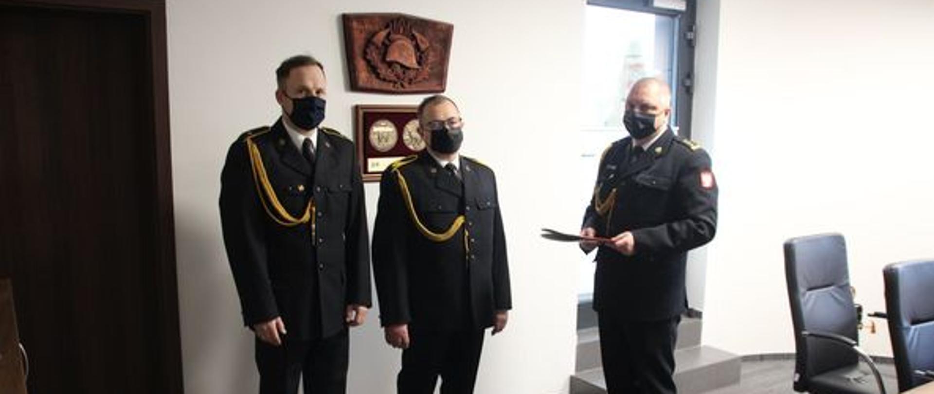 przejście na zaopatrzenie emerytalne dwóch funkcjonariuszy