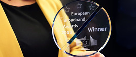Polski projekt budowy sieci szerokopasmowej w Polsce zajął pierwsze miejsce w organizowanym przez Komisję Europejską konkursie European Broadband Awards (EBA). To największa w historii tego typu inwestycja finansowana z funduszy unijnych. 