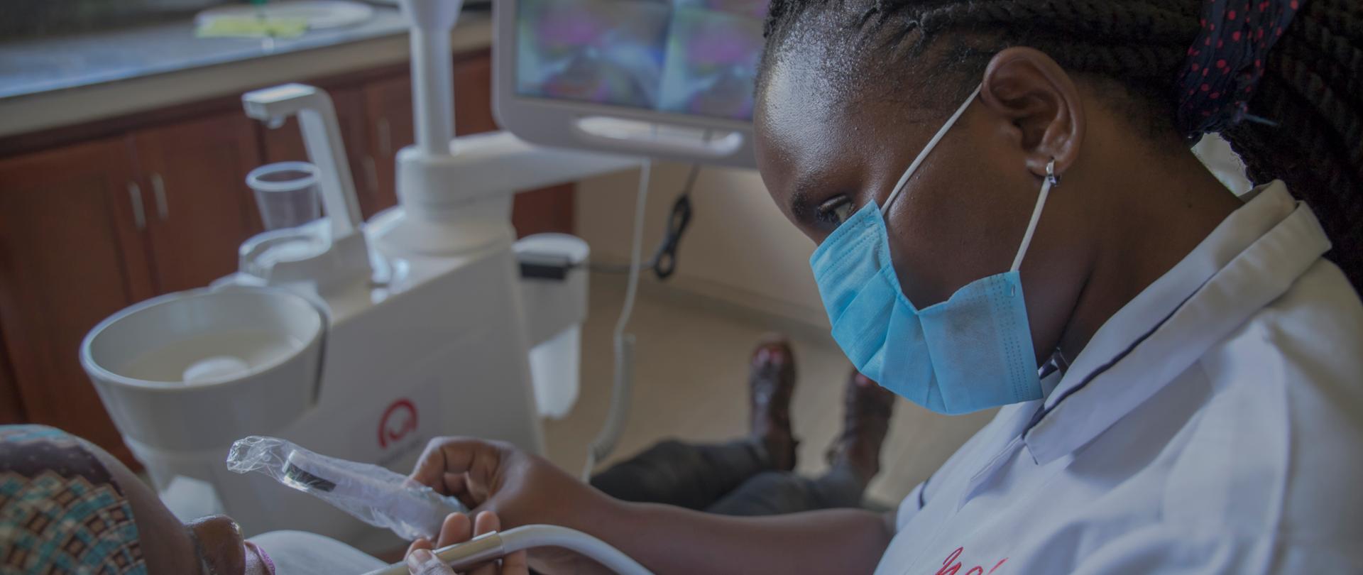 praca w szpitalu Wanda Matugga Health Center fot. Fundacja Innovaid