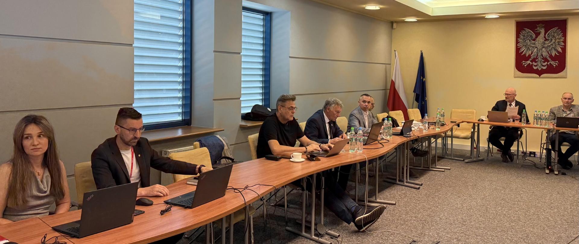 zdjęcie z posiedzenia zespołu ds samorządu zawodowego geodetów