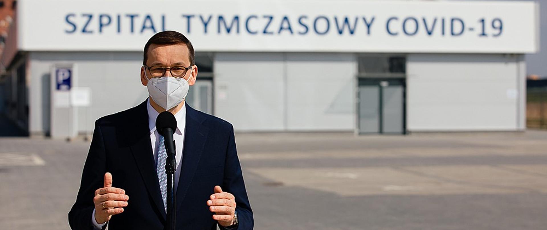 Wizyta premiera Mateusza Morawieckiego w szpitalu tymczasowym we Wrocławiu.