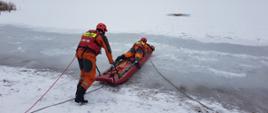 ratownicy w pełnym zabezpieczeniu