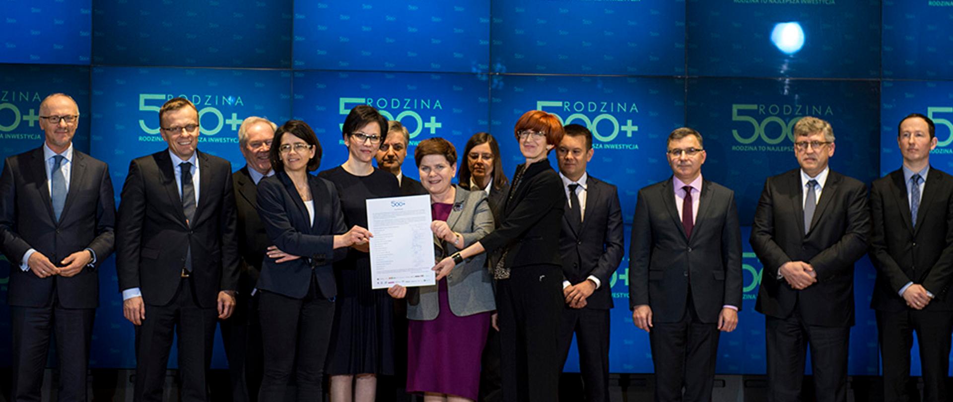 Wniosek o świadczenie wychowawcze będzie można złożyć za pośrednictwem 18 banków. Dziś przedstawiciele banków podpisali list intencyjny w tej sprawie.