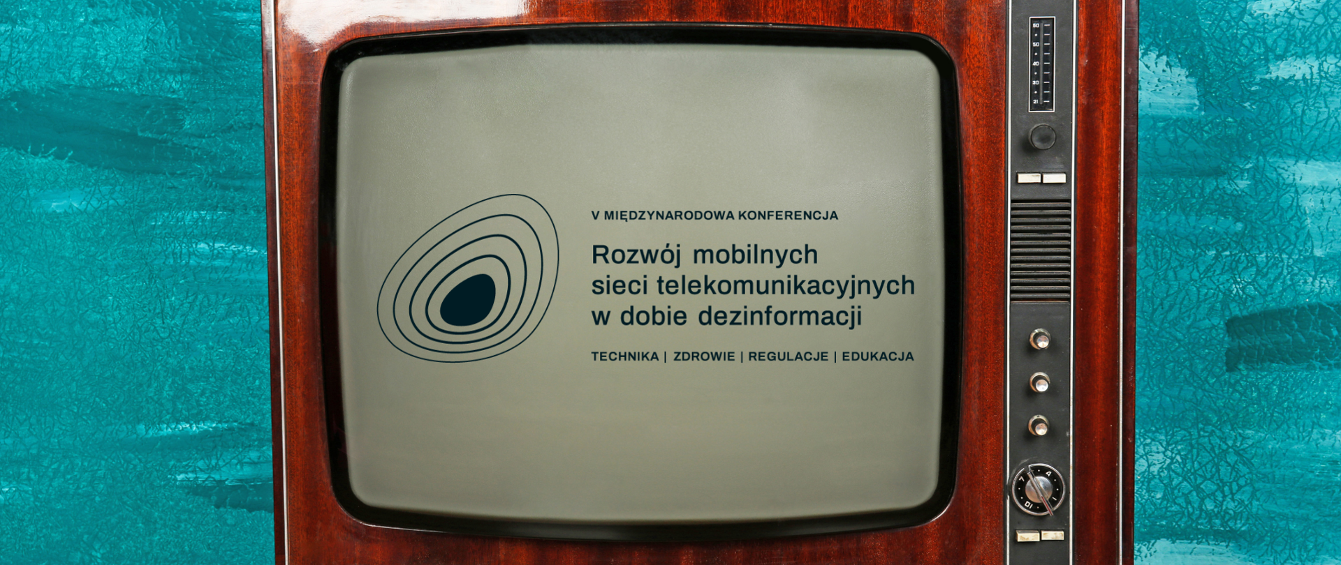 Ekran telewizora z tytułem konferencji