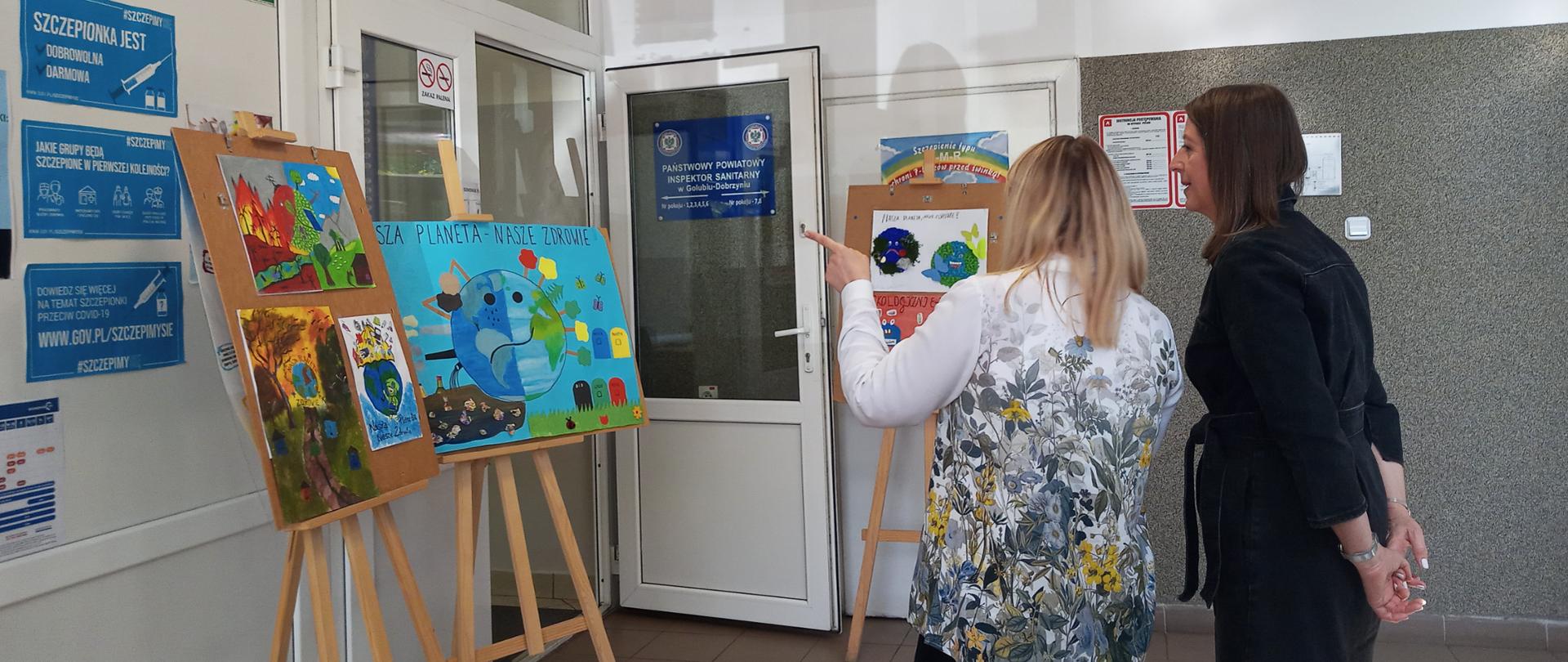 Ekspozycja prac w siedzibie PSSE w Golubiu-Dobrzyniu