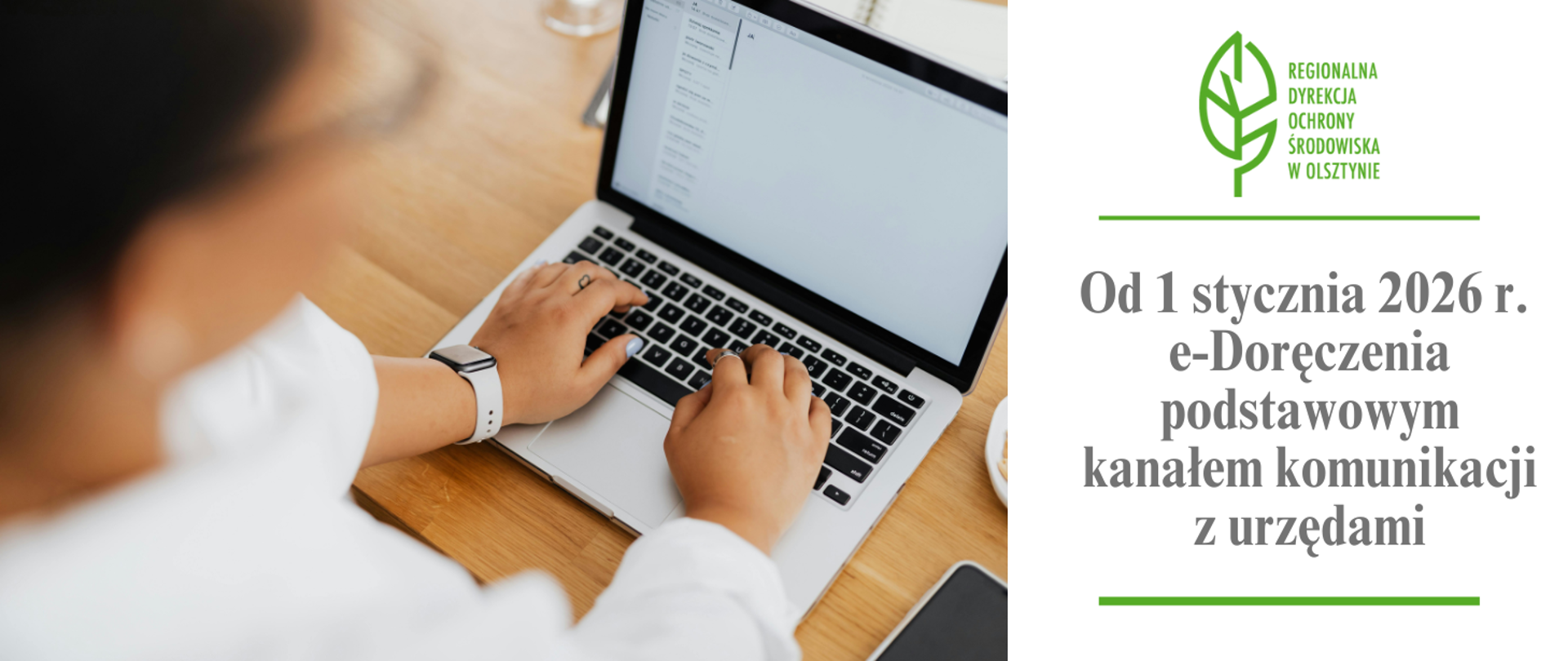 Obraz podzielony na dwie części. Z lewej strony burko, a na nim otwarty laptop, przy którym siedzi kobieta w okularach i coś na nim pisze. Z prawej strony Logo (zielony liść) z napisem Regionalna Dyrekcja Ochrony środowiska w Olsztynie, a pod nim napis: Od 1 stycznia 2026 r. e-Doręczenia podstawowym kanałem komunikacji z urzędami.