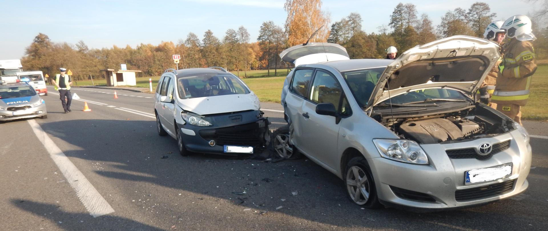 Zdjęcie przedstawia samochody, które brały udział w zdarzeniu.
