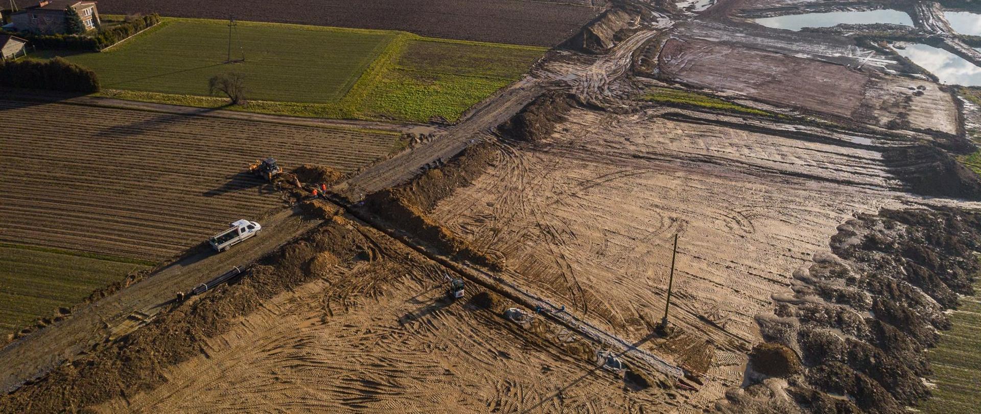 Widok z lotu ptaka na prace prowadzone na drodze ekspresowej S1.