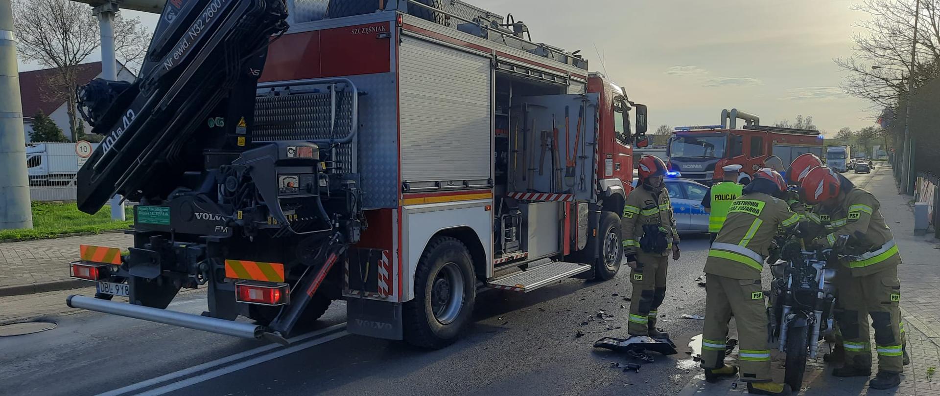 Wypadek motocyklisty z samochodem osobowym