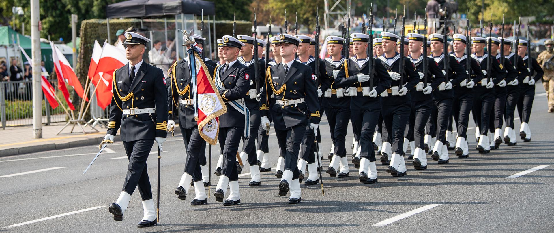15 sierpnia 2025 r. Ministerstwo Obrony Narodowej zorganizuje centralne obchody Święta Wojska Polskiego w 105. rocznicę Bitwy Warszawskiej. Punktem głównym będzie defilada wojskowa na warszawskiej Wisłostradzie, która tym razem – po raz pierwszy – zostanie rozszerzona o paradę morską w Helu. Wszystko będzie można zobaczyć „na żywo” podczas łączonej transmisji - zarówno w Warszawie i nad morzem, jak i za pośrednictwem telewizji i portali internetowych.