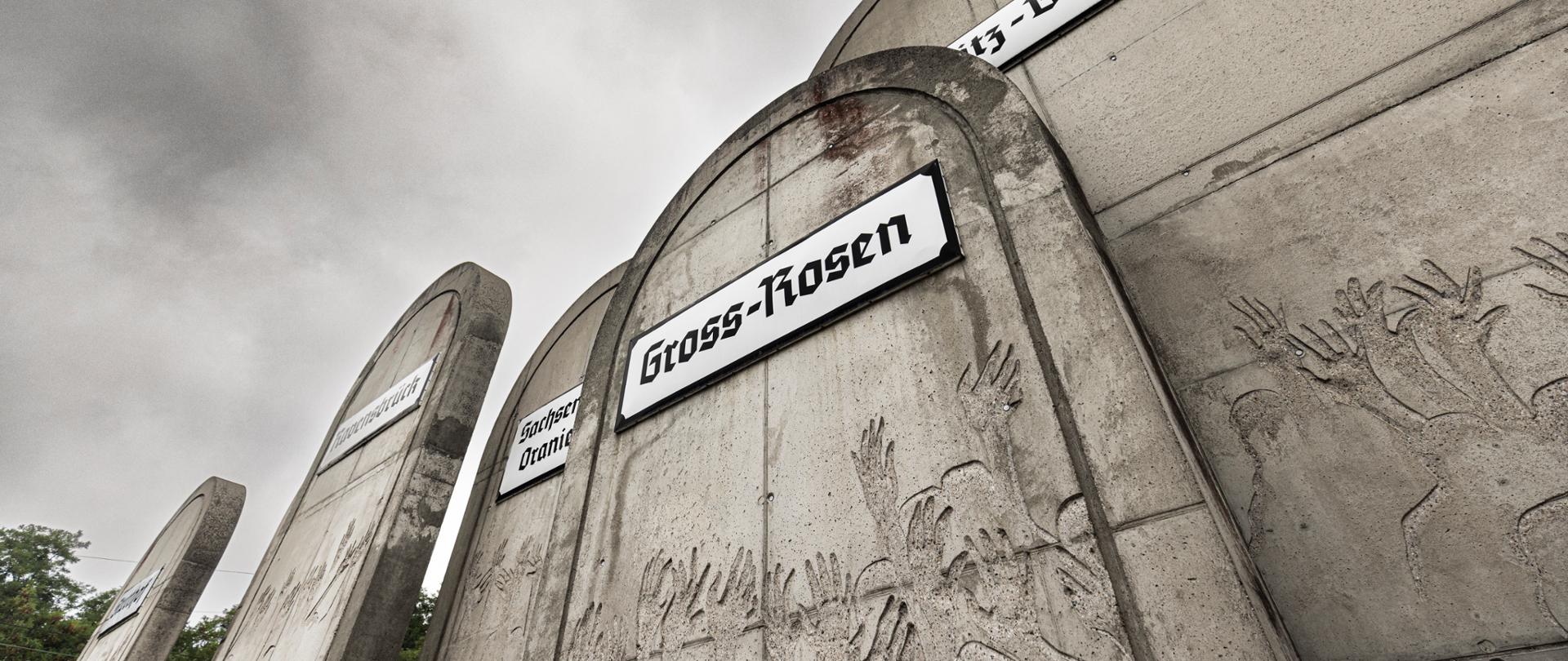 Pomnik na stacji Radegast 