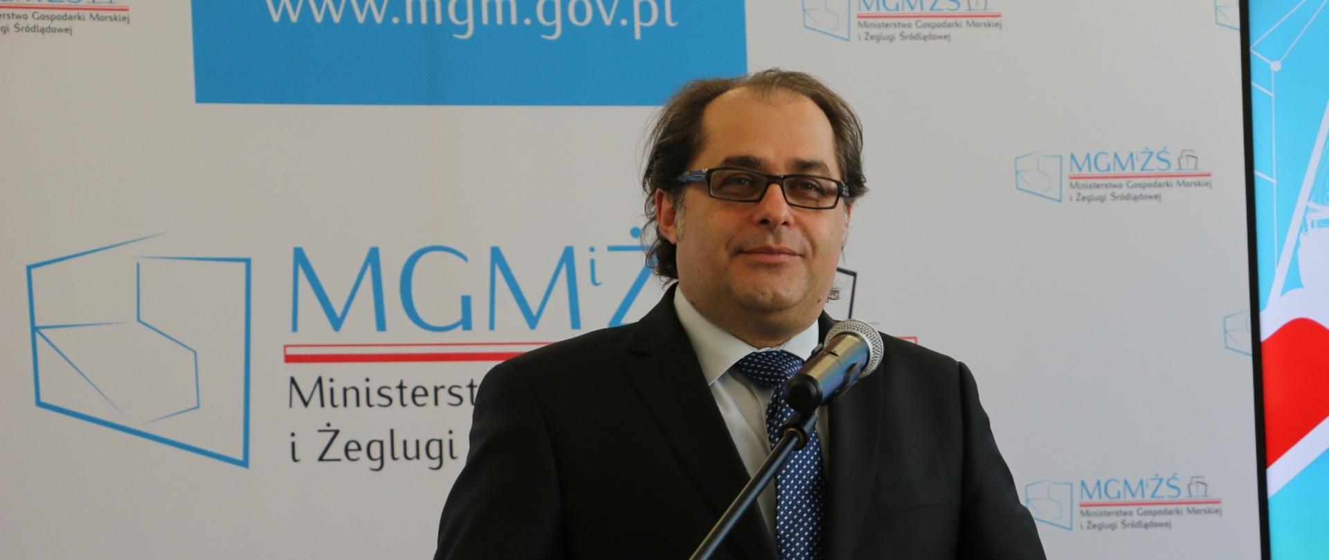 Minister Marek Gróbarczyk przemawia na spotkaniu programowym Światowych Dni Morza