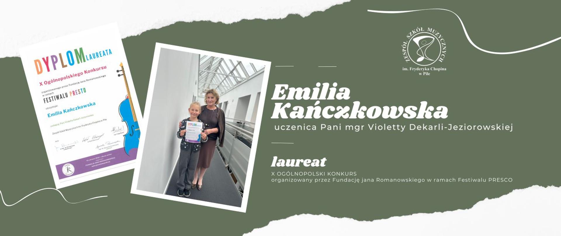 Na zielonym tle dwie fotografie pierwsza to dyplom z opisem a na drugiej kobieta w brązowej spódnicy i brązowej bluzce przed nią stoi dziewczynka w spodniach i białoczarnym sweterku przed sobą w rękach trzyma kolorowy dyplom.