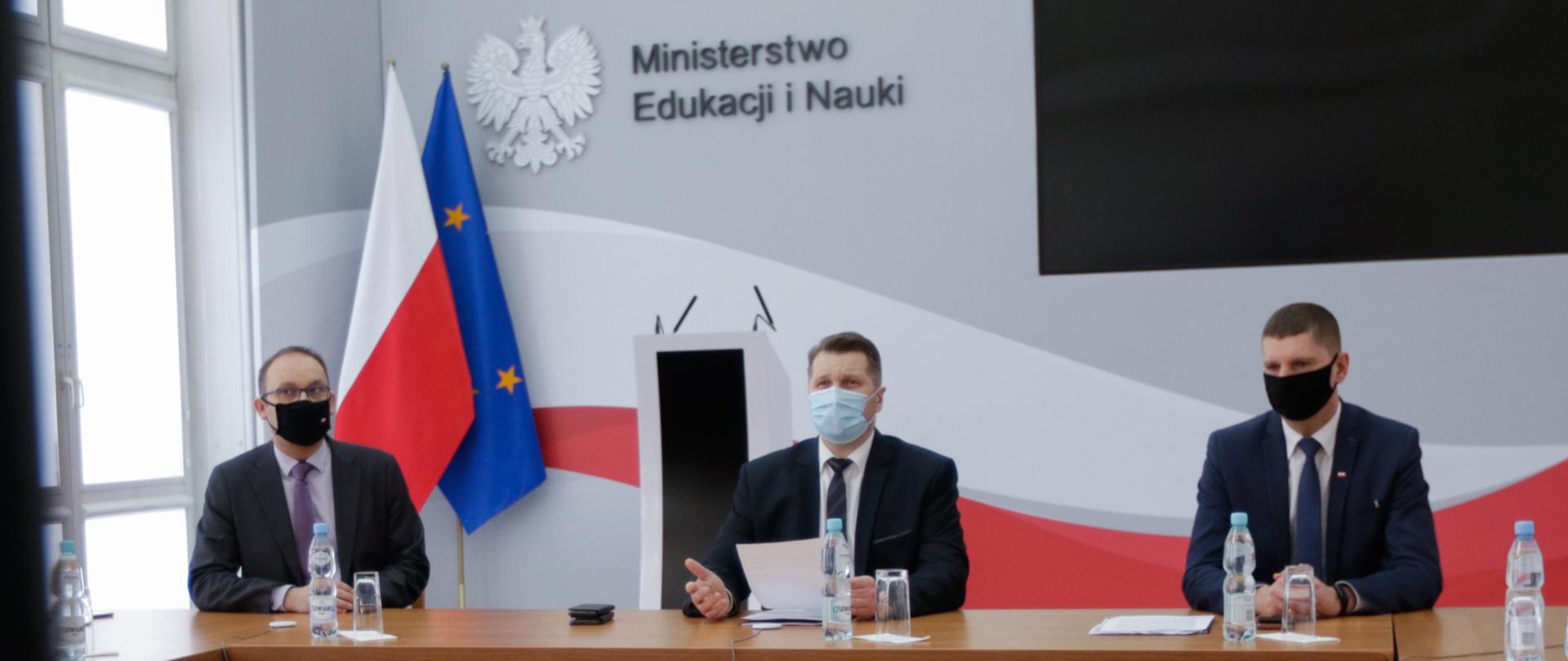 Zdjęcie ze spotkania Ministra Edukacji i Nauki z przedstawicielami Sekcji Wydawców Edukacyjnych Polskiej Izby Książki.
