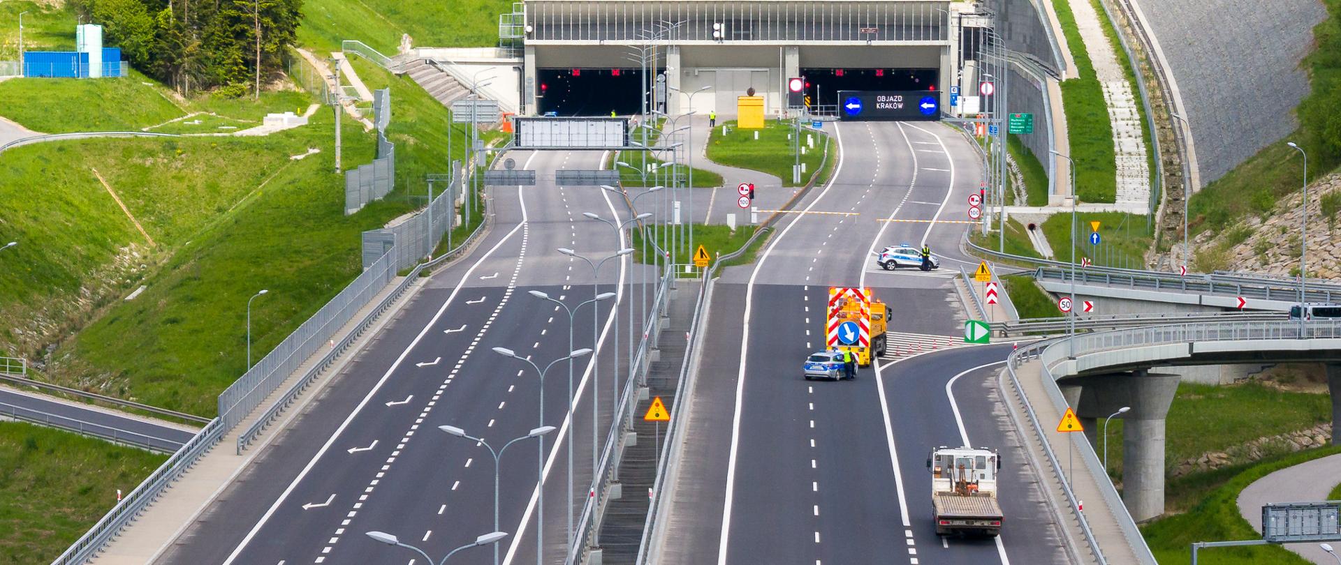 Ćwiczenia służb ratowniczych w tunelu na odcinku S7 Naprawa - Skomielna Biała