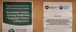Plakaty zawieszone na drzwiach Sali konferencyjnej z tematem szkolenia oraz informacją dotyczącą źródła dofinansowania seminarium.