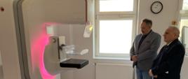 Wicewojewoda Zbigniew Szczypiński na otwarciu nowej pracowni mammografii w szpitalu MSWiA w Olsztynie