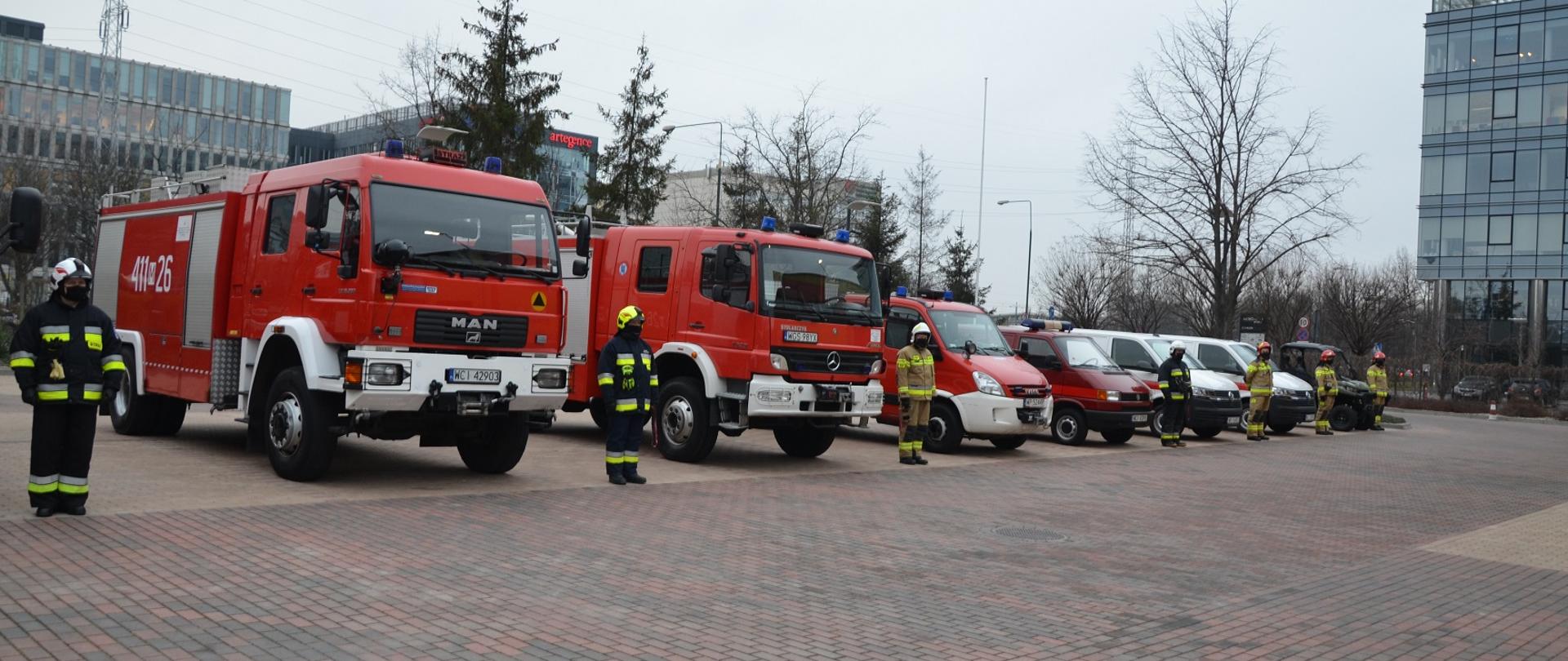 zdjęcie wszystkich przekazanych samochodów