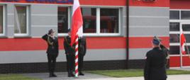 na zdjęciu strażacy podczas uroczystości