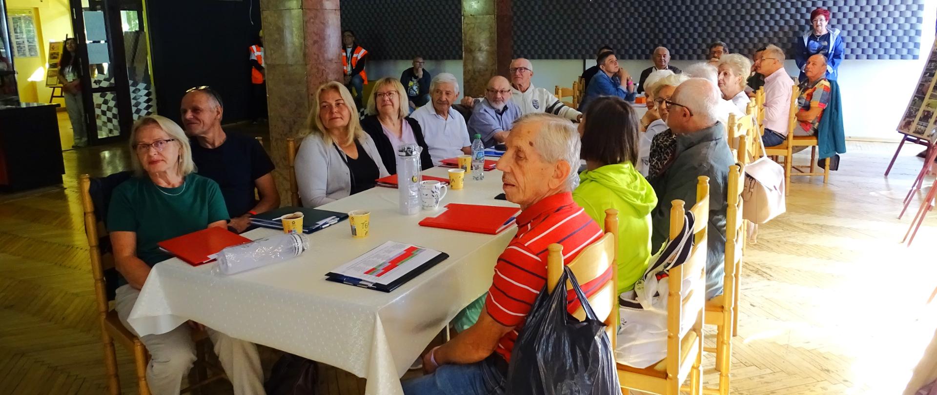 Senior w aucie – sprawny i bezpieczny