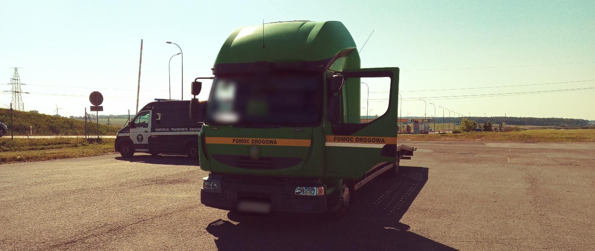 Ciężarówka - laweta zatrzymana do kontroli na autostradzie A1 przez patrol pomorskiej Inspekcji Transportu Drogowego. 