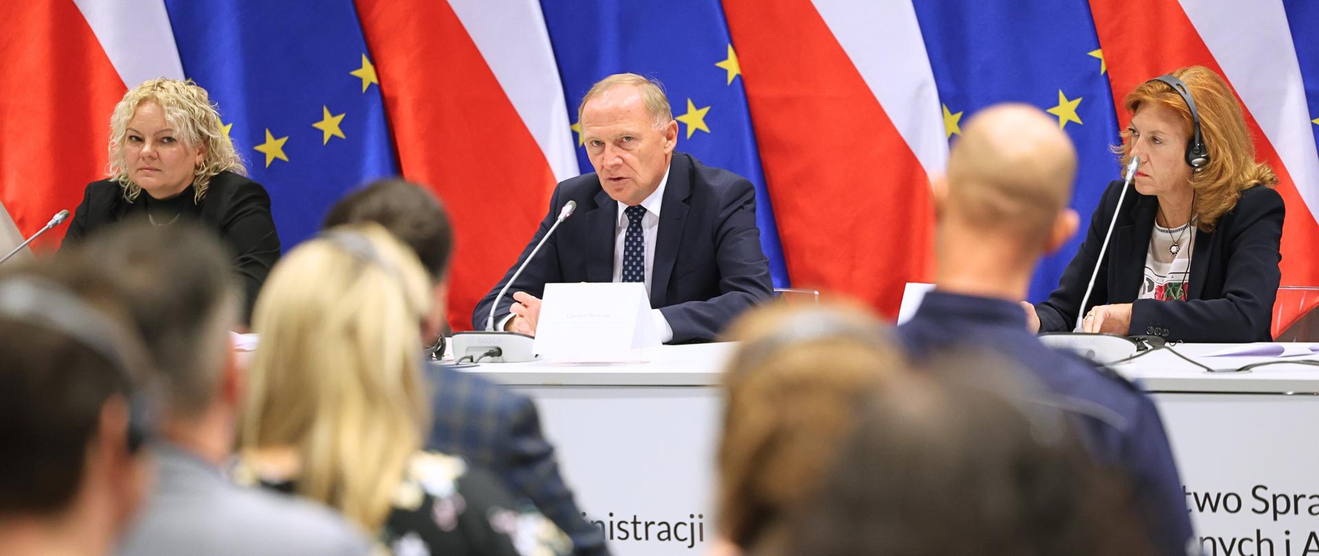 MSWiA wspiera przeciwdziałanie handlowi ludźmi 