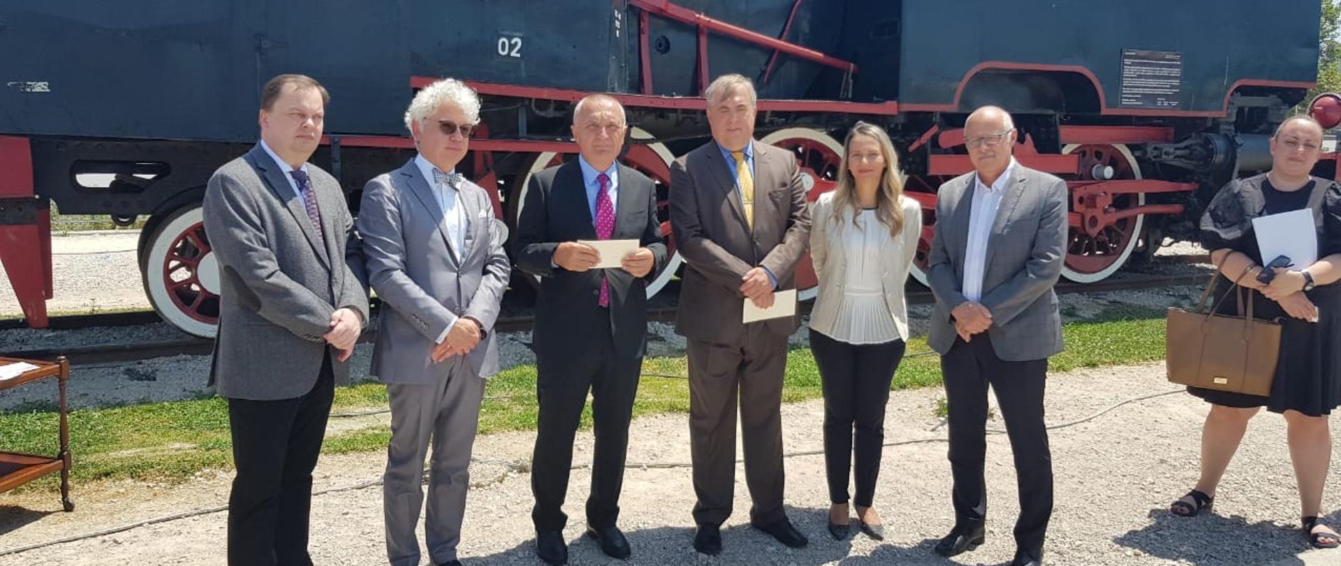 W dniu 3 lipca br. Ambasador RP w Tiranie, Pan Karol Bachura dokonał inauguracji prezydencji Polski w Grupie Wyszehradzkiej. 