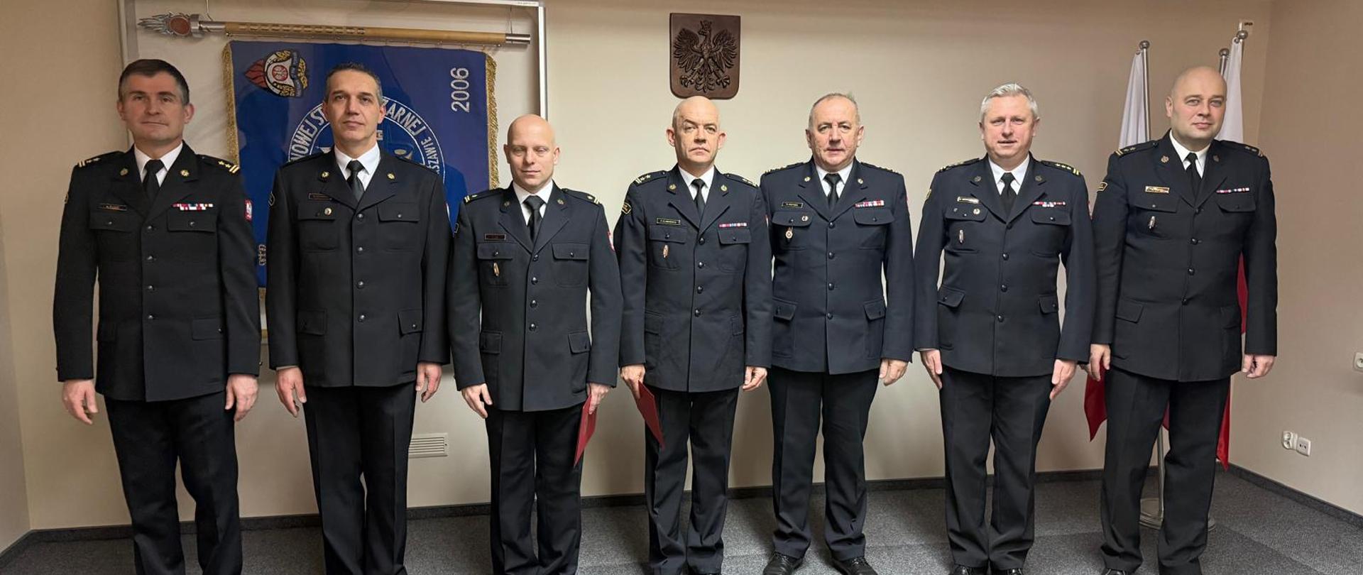 Zmiany kadrowe - na zdjęciu widoczni Komendanci oraz mianowani 