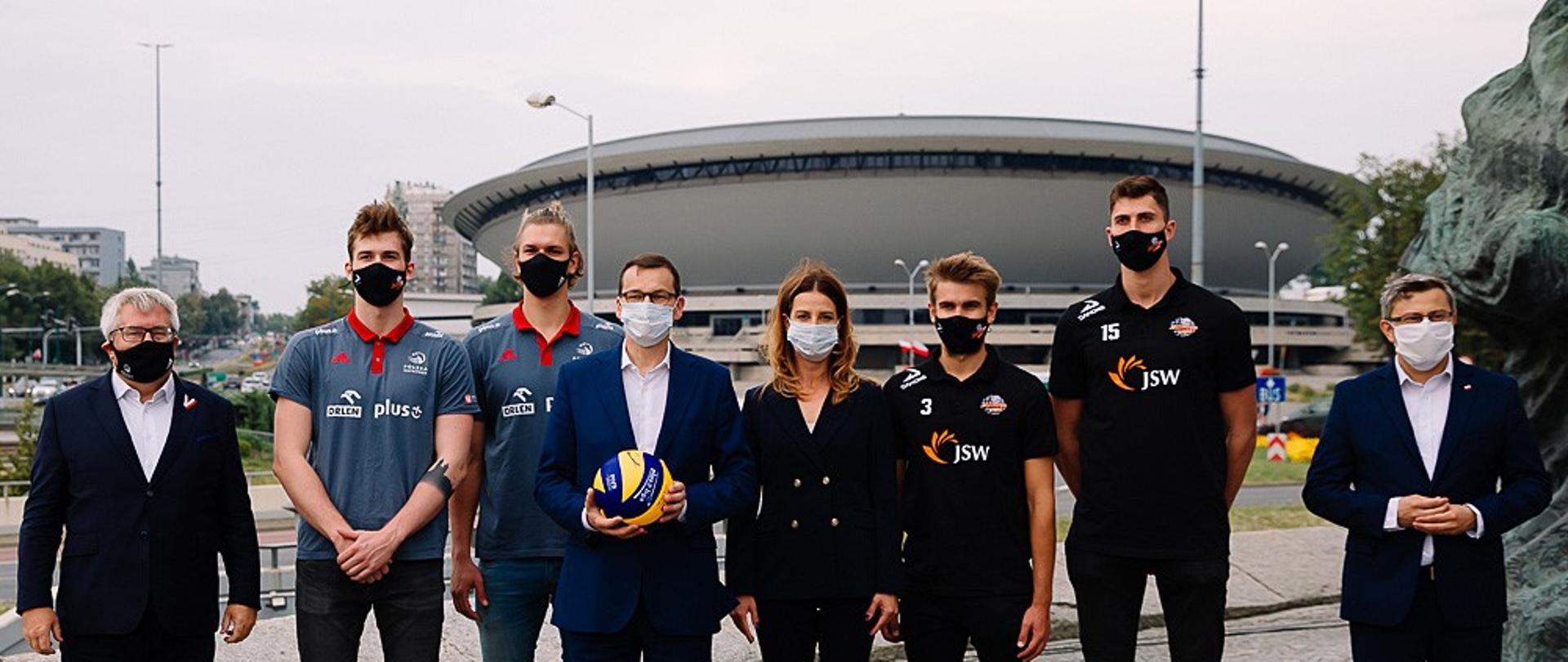 Premier na tle Spodka.