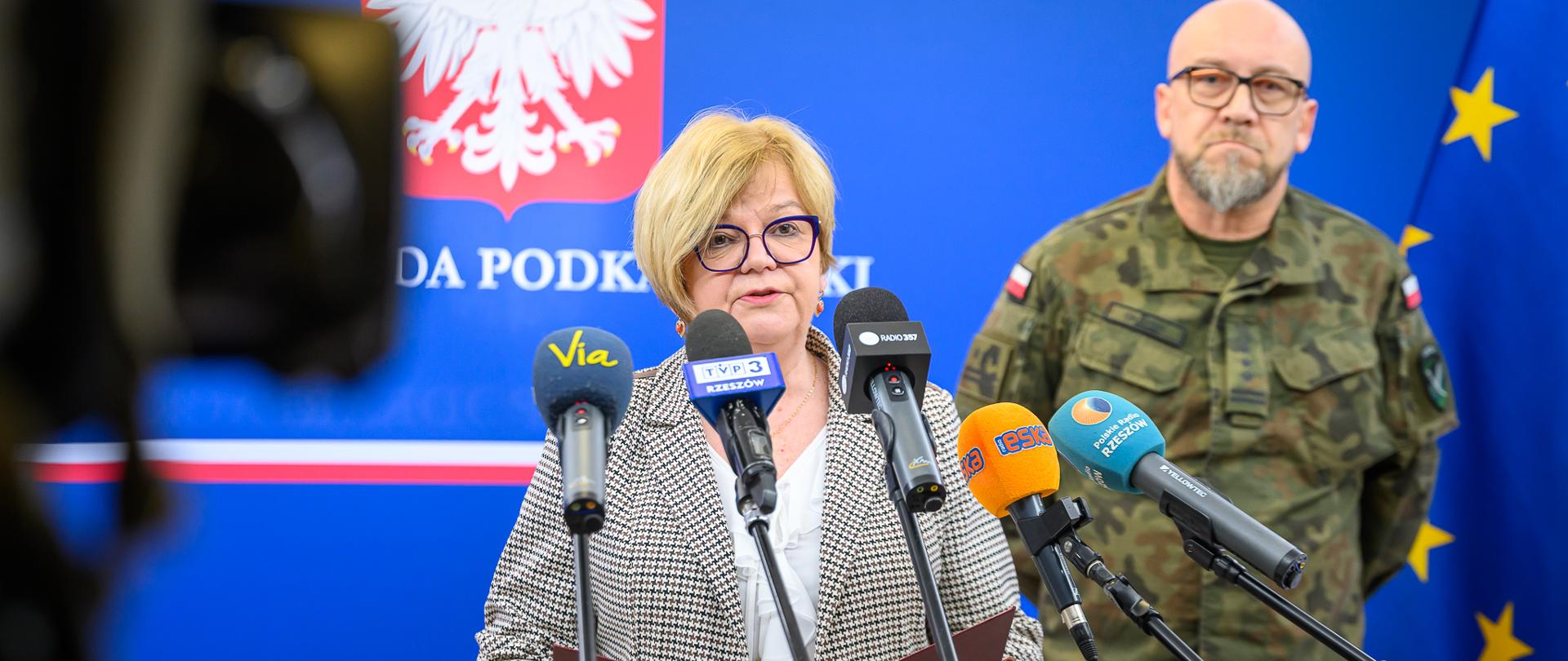 Zdjęcie przedstawia uczestników konferencji prasowej