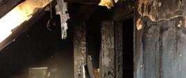 Wnętrze jednego z pomieszczeń po pożarze