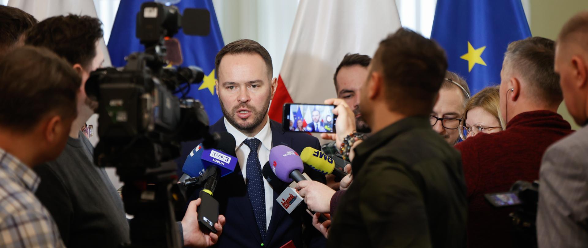 Pierwszy briefing prasowy wojewody lubelskiego Krzysztofa Komorskiego.