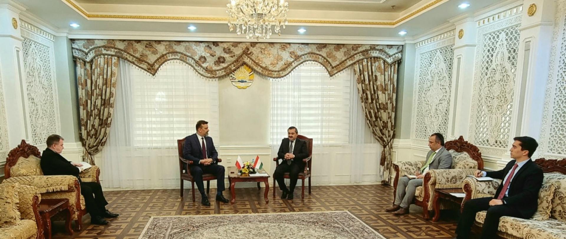 Złożenie kopii listów uwierzytelniających przez pana ambasadora Radosława Gruka w Tadżykistanie