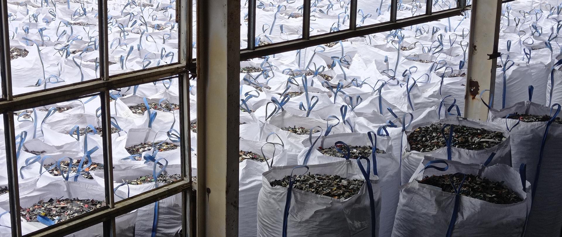 Ujawnione w workach znaczne ilości odpadów tworzyw sztucznych 