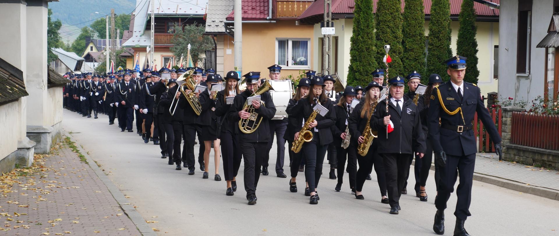 przemarsz kompani podczas uroczystości