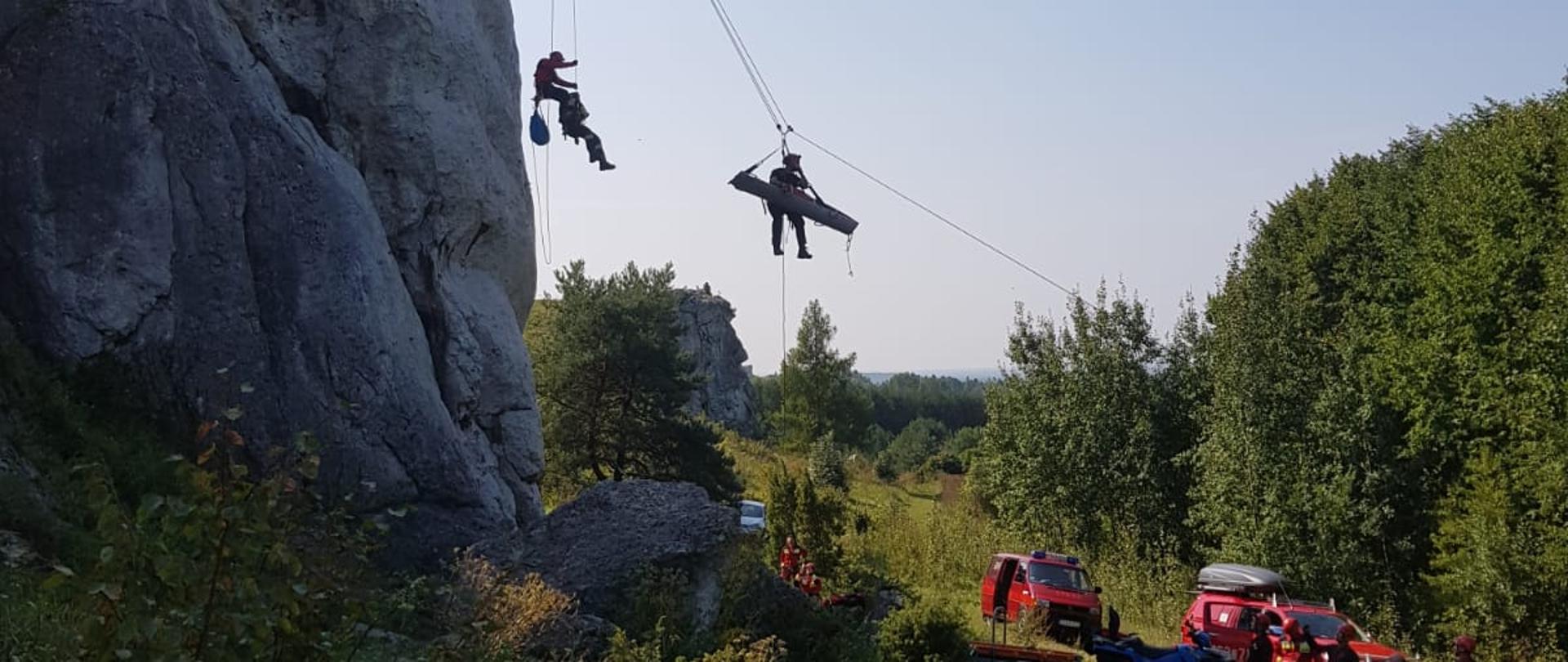 Zdjęcie przedstawia członków grupy SGRW Głuchołazy i SGRW Radzionków podczas obozu kondycyjno-szkoleniowego w okolicy Olsztyna.